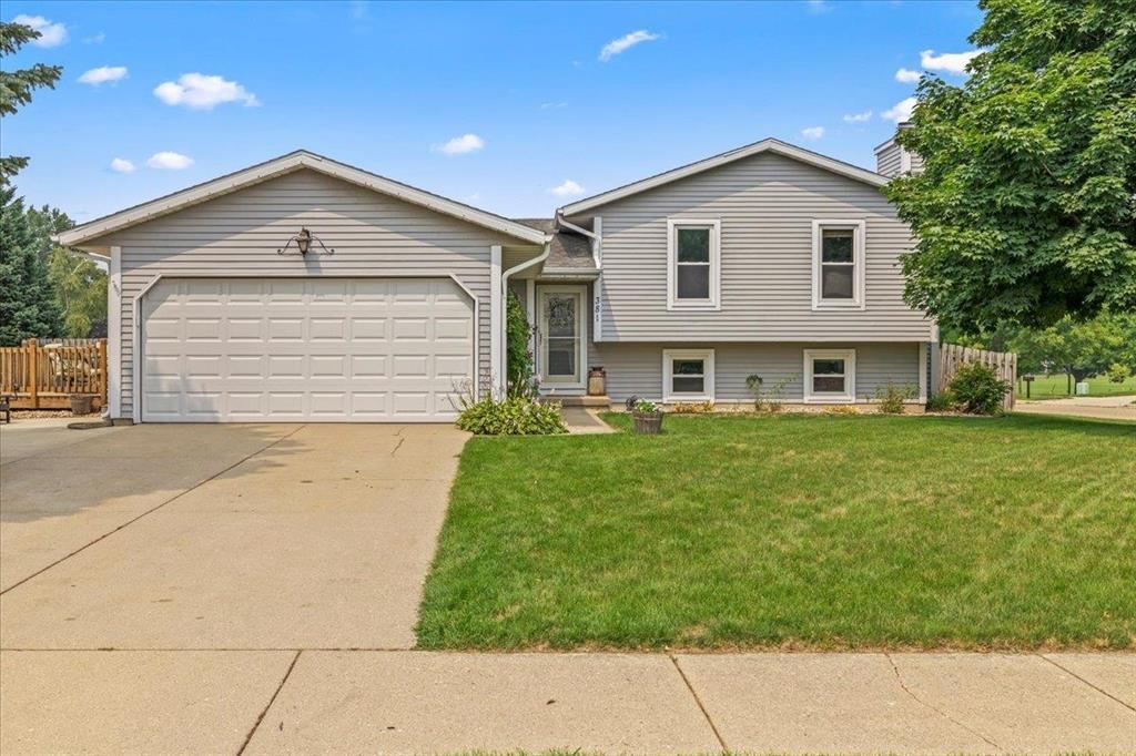 Photo of 381 Cherry Wood DRIVE, Oregon, WI 53575 (MLS # 2033003)
