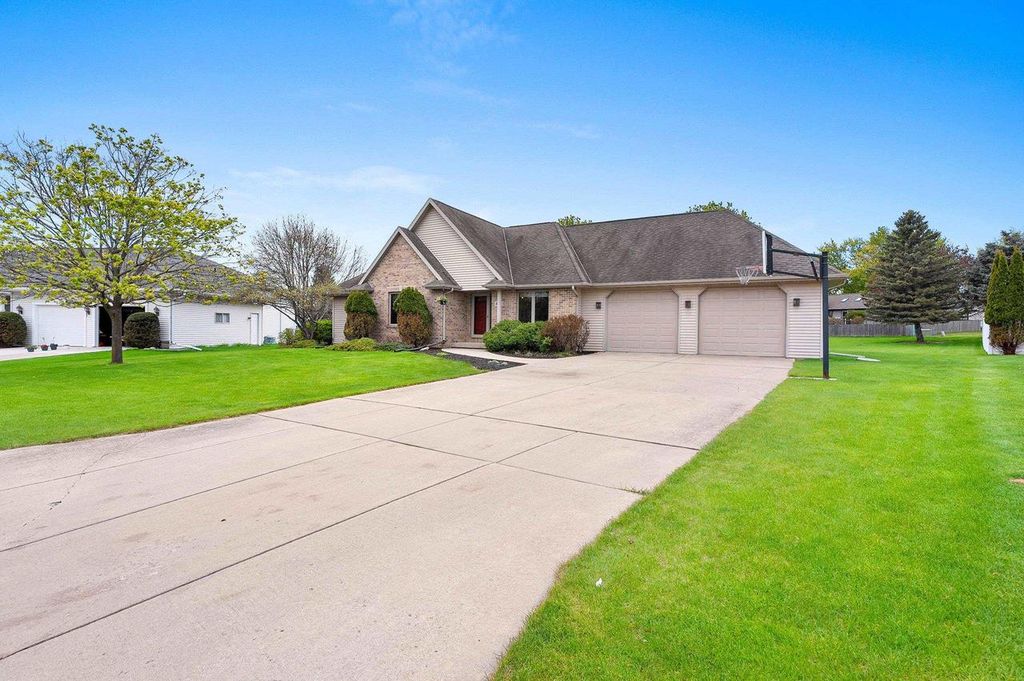 Photo of 821 Ash STREET, Green Bay, WI 54313 (MLS # 50325542)
