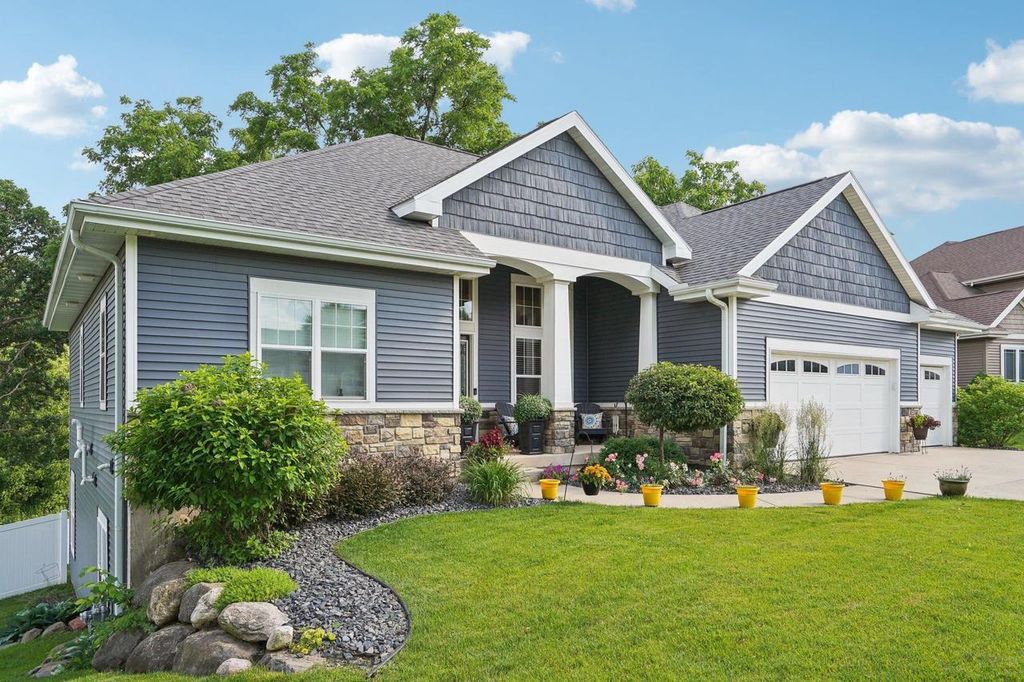 Photo of 809 Maple DRIVE, Mount Horeb, WI 53572 (MLS # 2016253)