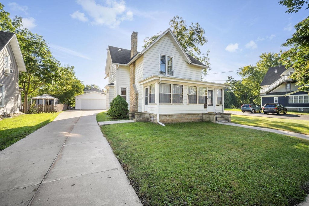 Photo of 115 N West AVENUE, Waukesha, WI 53186 (MLS # 1982771)