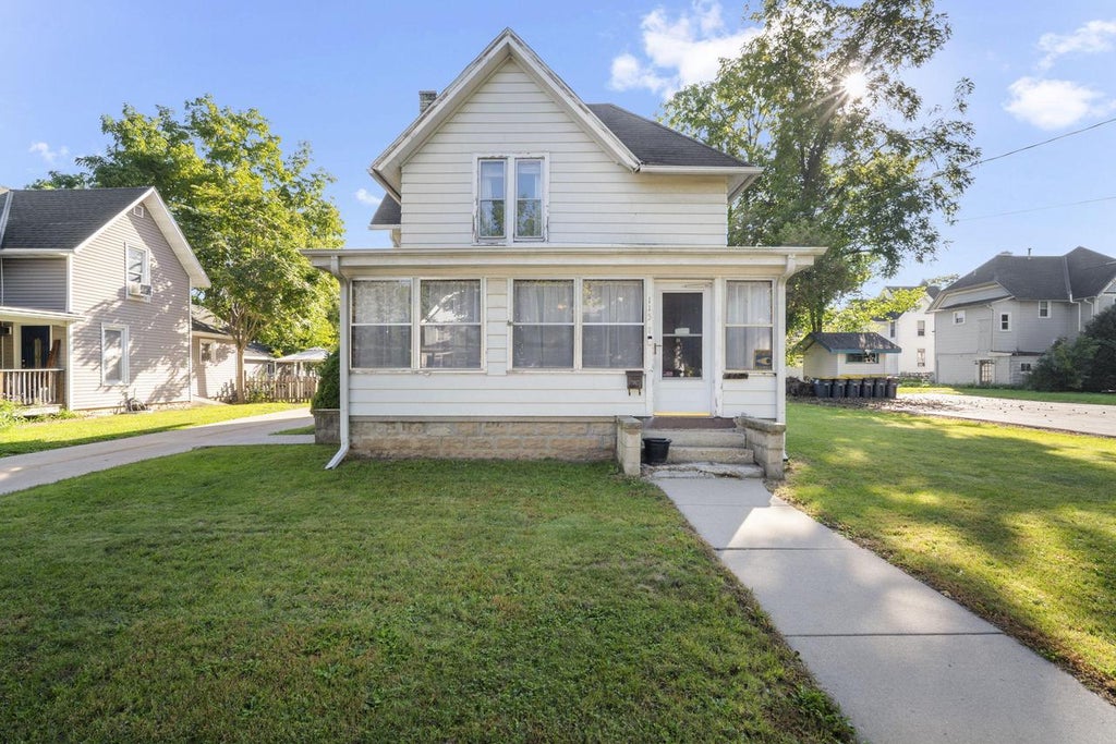 Photo of 115 N West AVENUE, Waukesha, WI 53186 (MLS # 1982771)