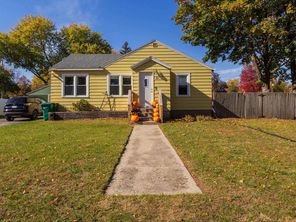 Photo of 711 Coolidge STREET, Marinette, WI 54143 (MLS # 50334862)