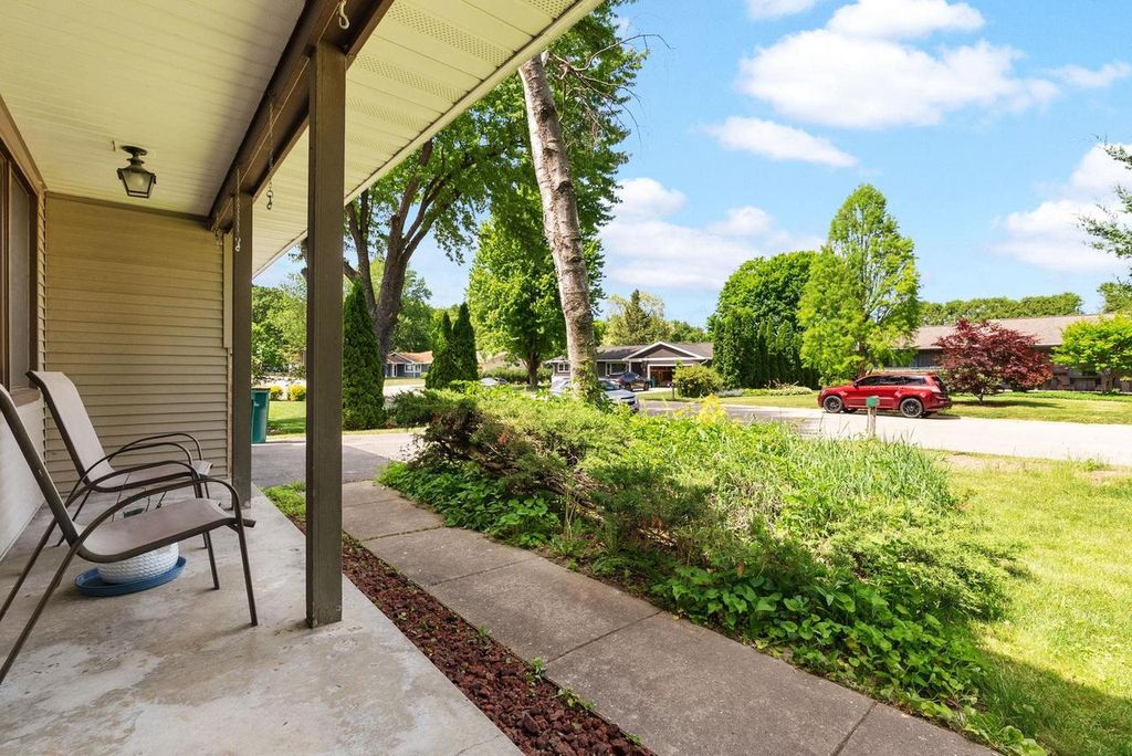 Photo of 5319 Autumn LANE, Mcfarland, WI 53558 (MLS # 2024626)