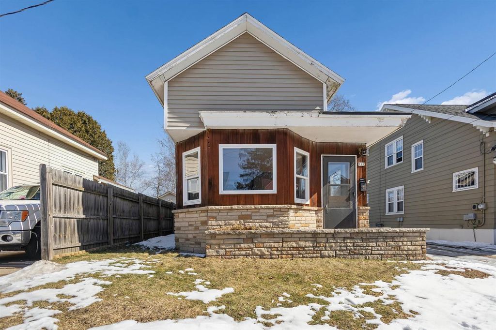 Photo of 719 Union STREET, Stevens Point, WI 54481 (MLS # 22600862)
