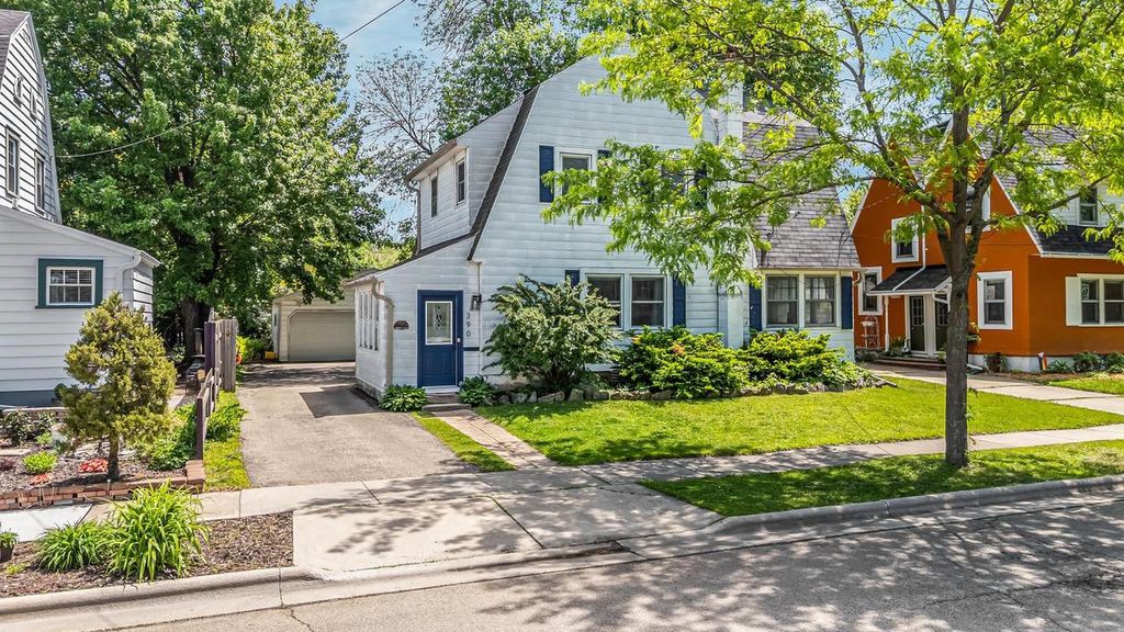 Photo of 390 Elm STREET, Menasha, WI 54952 (MLS # 50326280)