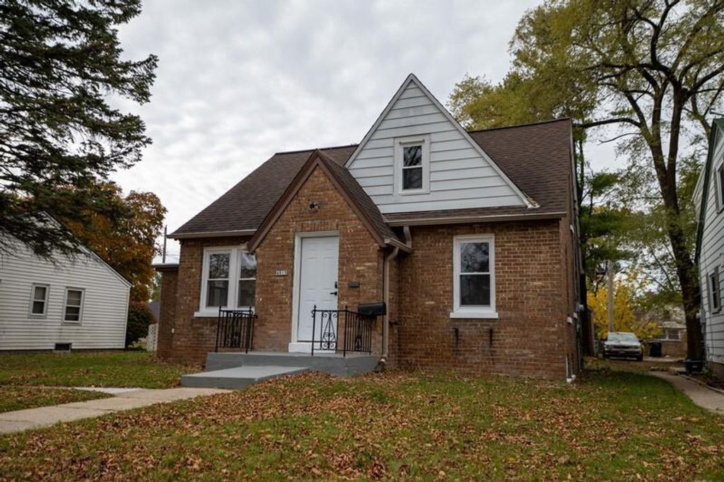 Photo of 4915 N 72nd STREET, Milwaukee, WI 53218 (MLS # 1941803)