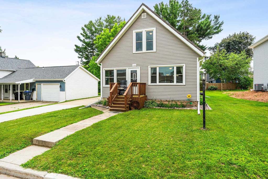 Photo of 116 E Law STREET, New London, WI 54961 (MLS # 50328571)