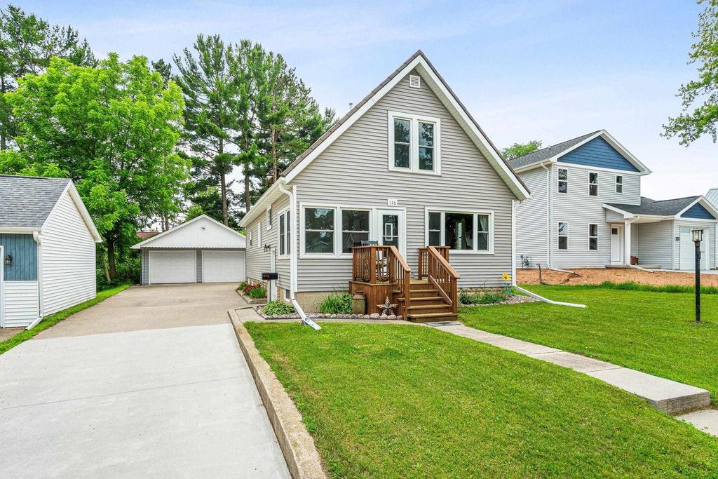 Photo of 116 E Law STREET, New London, WI 54961 (MLS # 50328571)