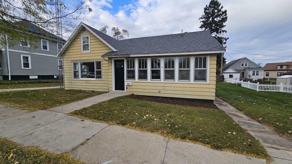 Photo of 807 W Franklin STREET, Portage, WI 53901 (MLS # 2011991)