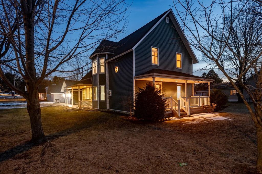 Photo of 215 E Alfred STREET, Weyauwega, WI 54983 (MLS # 50322777)