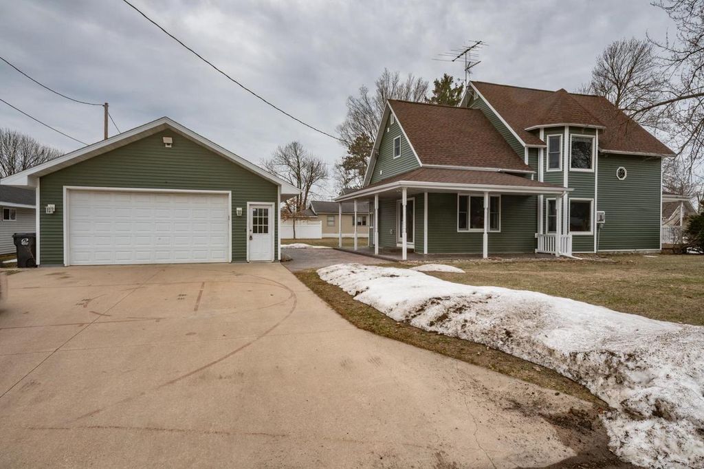 Photo of 215 E Alfred STREET, Weyauwega, WI 54983 (MLS # 50322777)