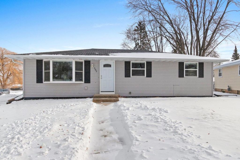 Photo of 505 Bluebird LANE, Green Bay, WI 54303 (MLS # 50320325)