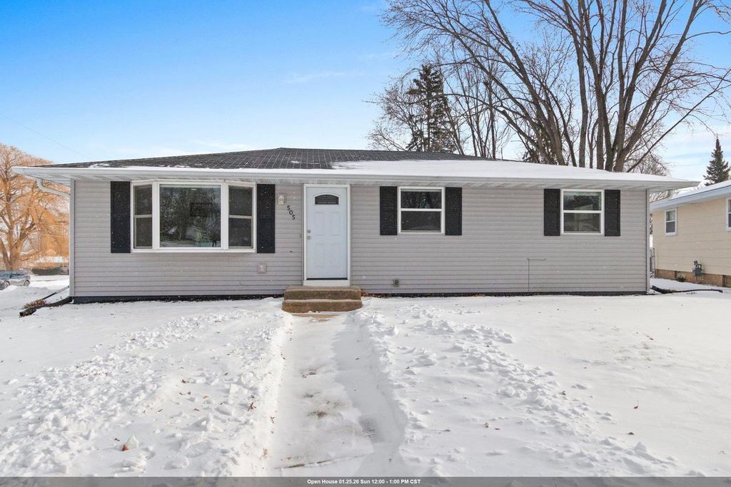 Photo of 505 Bluebird LANE, Green Bay, WI 54303 (MLS # 50320325)