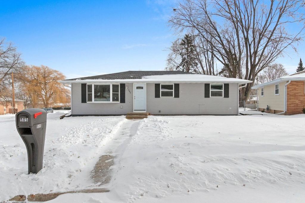 Photo of 505 Bluebird LANE, Green Bay, WI 54303 (MLS # 50320325)