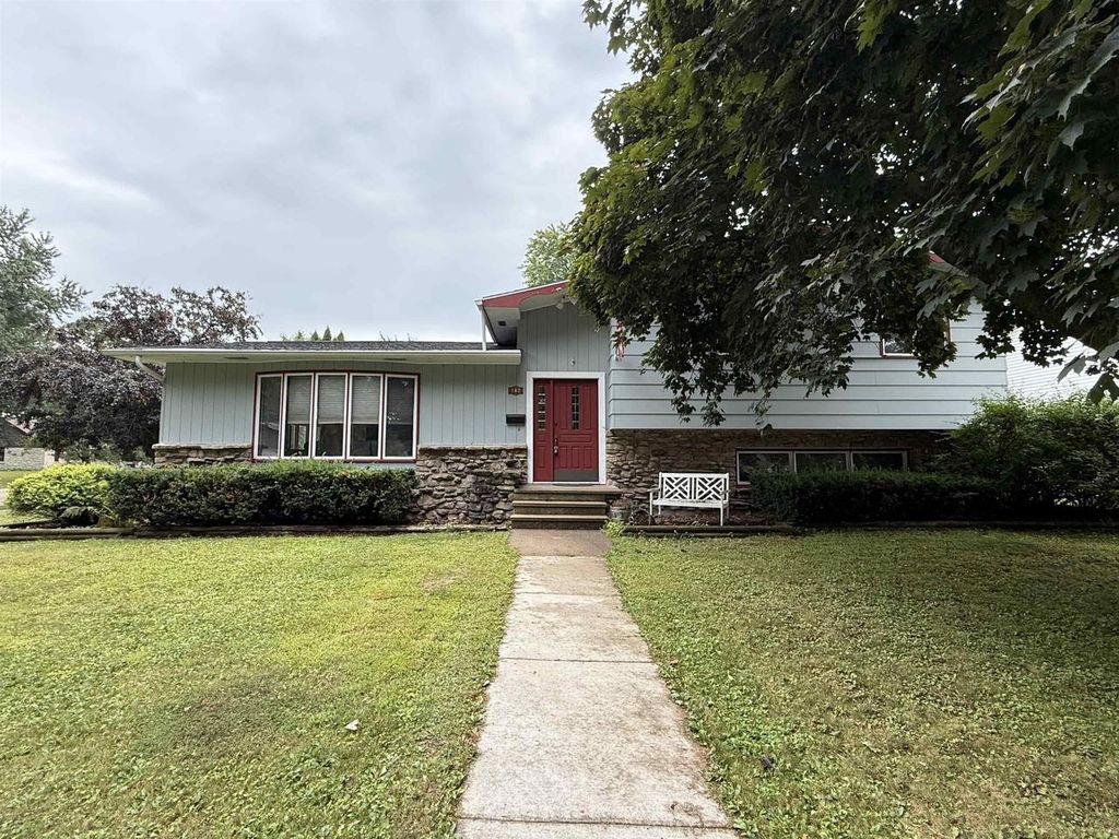 Photo of 182 S Humphrey CIRCLE, Shawano, WI 54166 (MLS # 50314896)