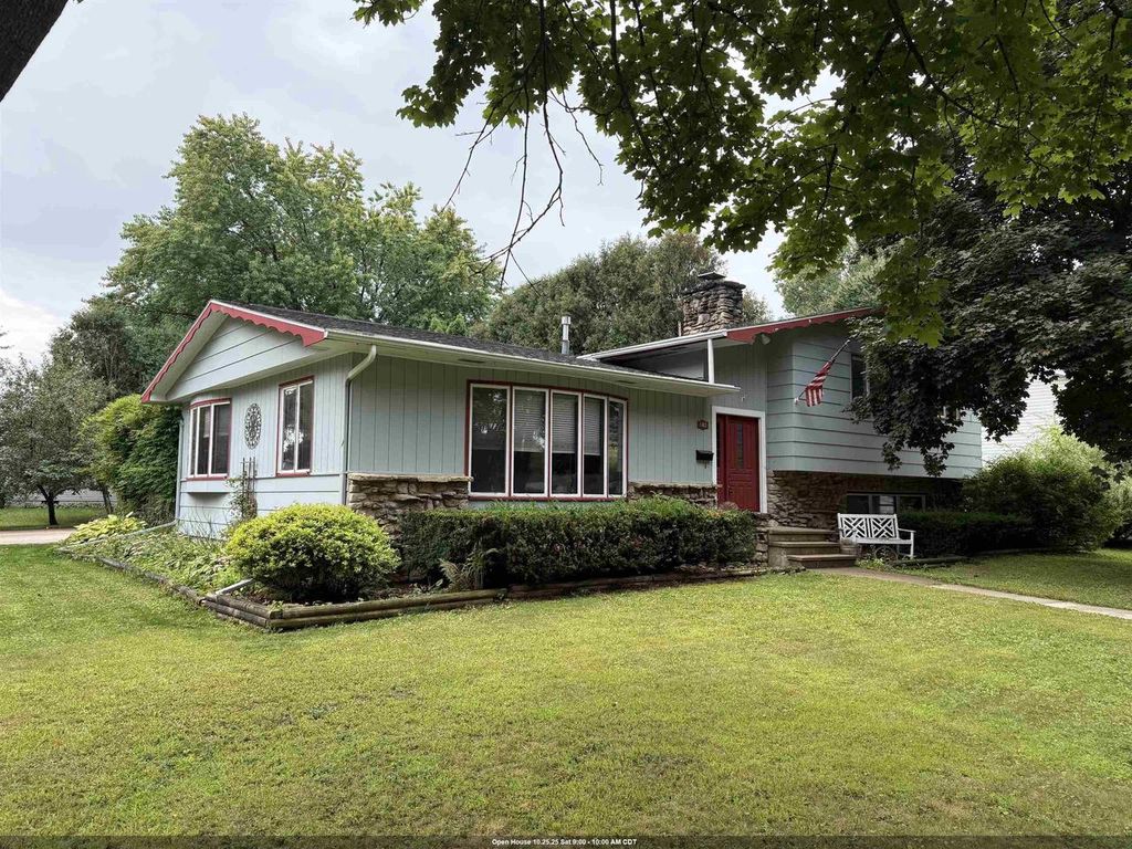 Photo of 182 S Humphrey CIRCLE, Shawano, WI 54166 (MLS # 50314896)