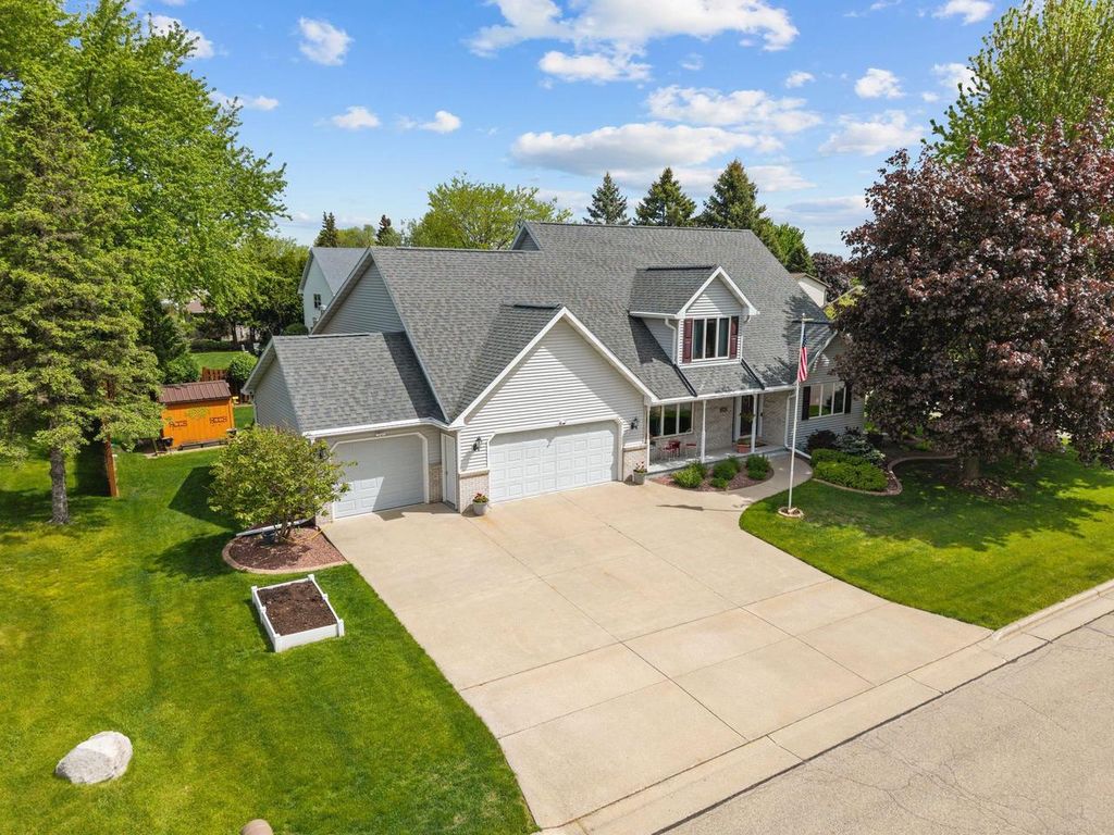 Photo of 130 Hilltop DRIVE, Neenah, WI 54956 (MLS # 50326145)