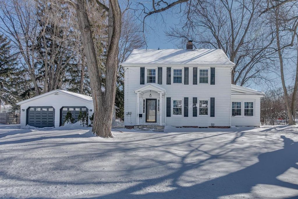 Photo of 504 E Forest AVENUE, Neenah, WI 54956 (MLS # 50322369)