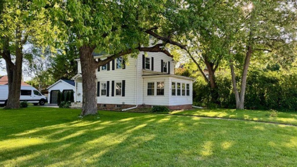 Photo of 504 E Forest AVENUE, Neenah, WI 54956 (MLS # 50322369)