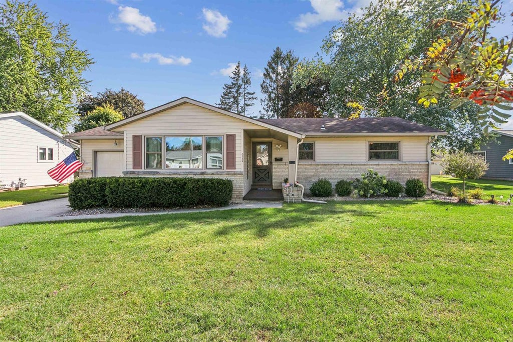 Photo of 2529 38th STREET, Two Rivers, WI 54241 (MLS # 50332964)