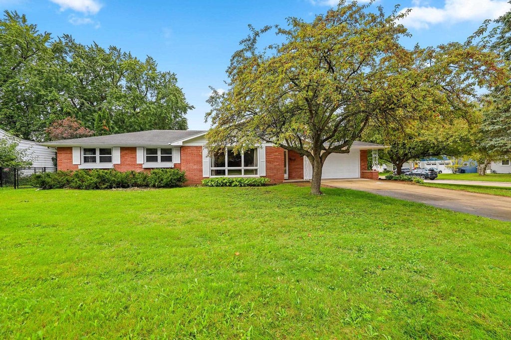 Photo of 140 Helene COURT, Green Bay, WI 54301 (MLS # 50332928)