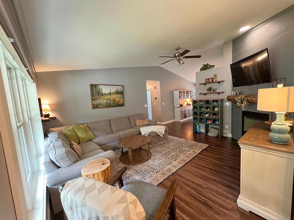 Photo of 2550 He Nis Ra LANE, Green Bay, WI 54304 (MLS # 50316662)