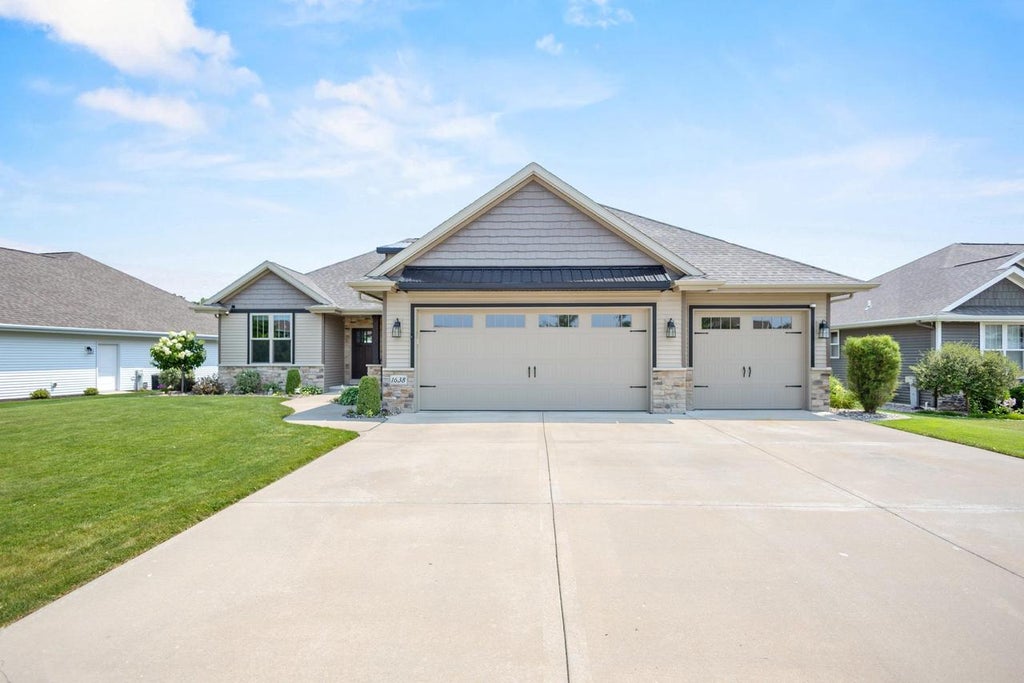 Photo of 1638 Steiner LANE, Green Bay, WI 54313 (MLS # 50330096)