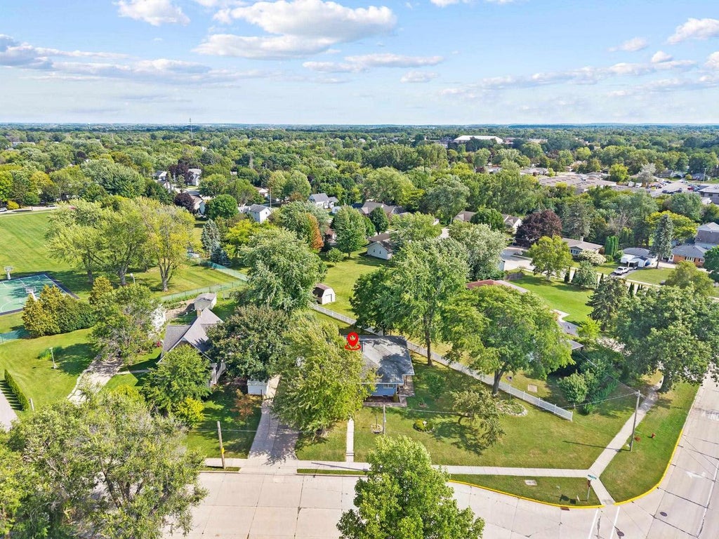 Photo of 245 Darboy ROAD, Combined Locks, WI 54113 (MLS # 50331809)