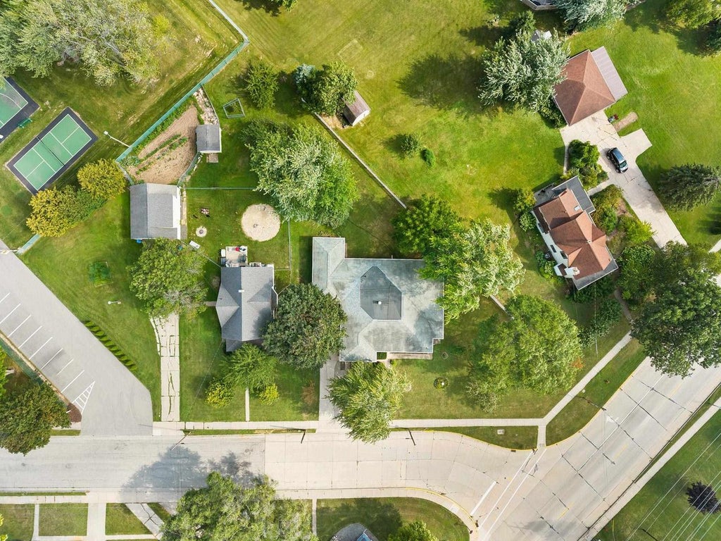 Photo of 245 Darboy ROAD, Combined Locks, WI 54113 (MLS # 50331809)