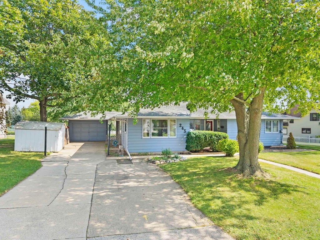 Photo of 245 Darboy ROAD, Combined Locks, WI 54113 (MLS # 50331809)
