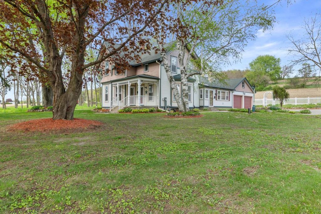 Photo of N5724 N Helenville ROAD, Helenville, WI 53137 (MLS # 1961321)