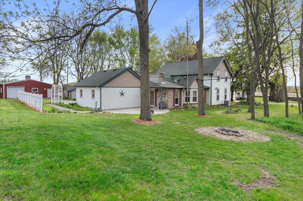 Photo of N5724 N Helenville ROAD, Helenville, WI 53137 (MLS # 1961321)