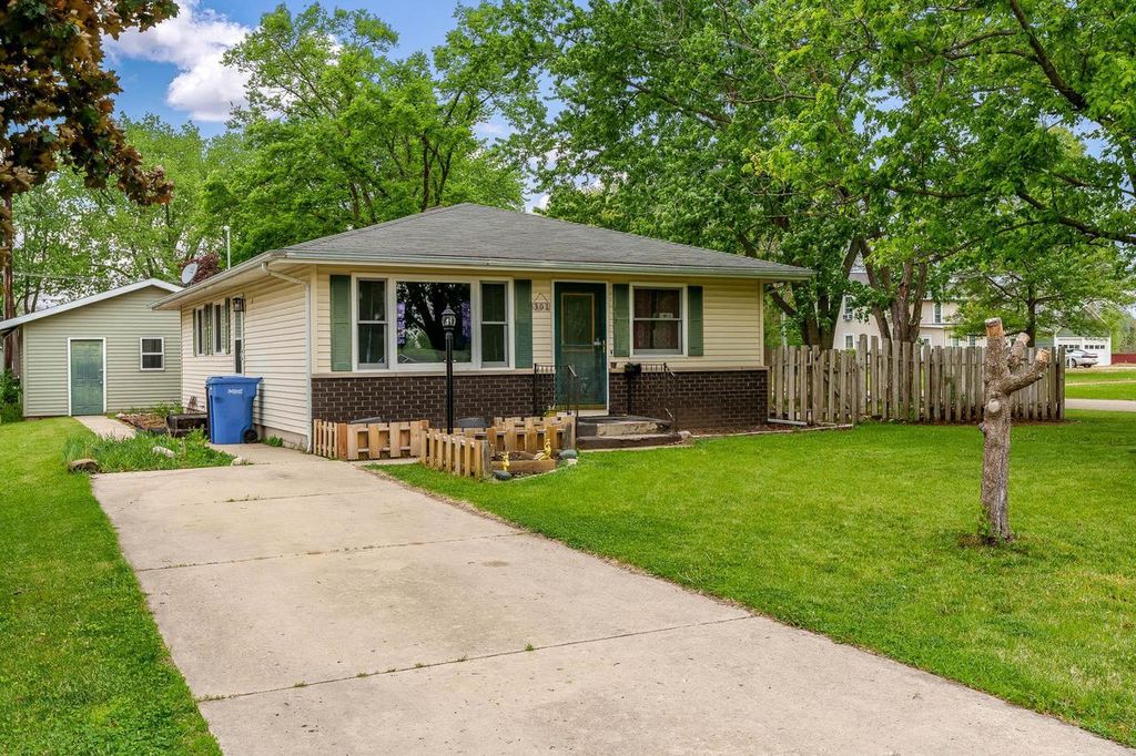 Photo of 301 E 8th AVENUE, Brodhead, WI 53520 (MLS # 2023587)