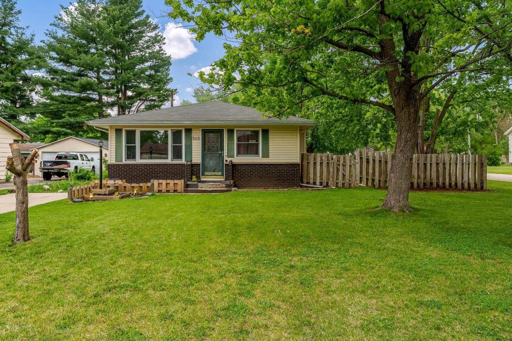 Photo of 301 E 8th AVENUE, Brodhead, WI 53520 (MLS # 2023587)