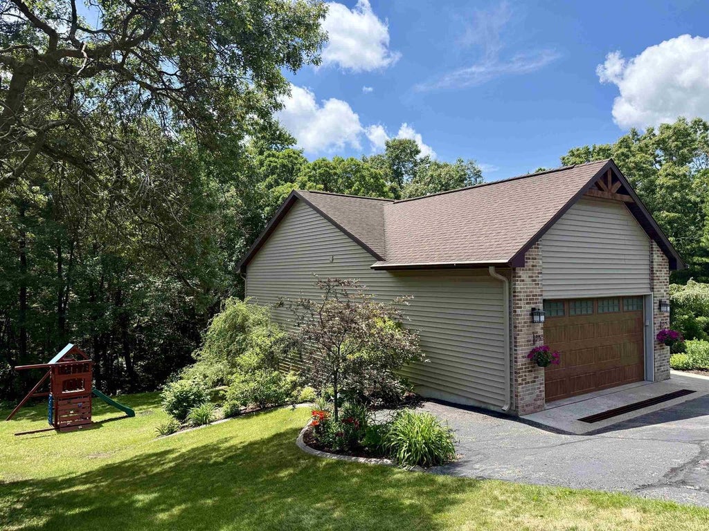 Photo of E9265 Pebblebeach DRIVE, Wisconsin Dells, WI 53965 (MLS # 2029003)