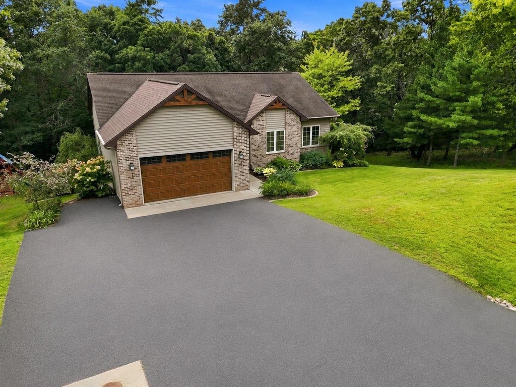 Photo of E9265 Pebblebeach DRIVE, Wisconsin Dells, WI 53965 (MLS # 2029003)