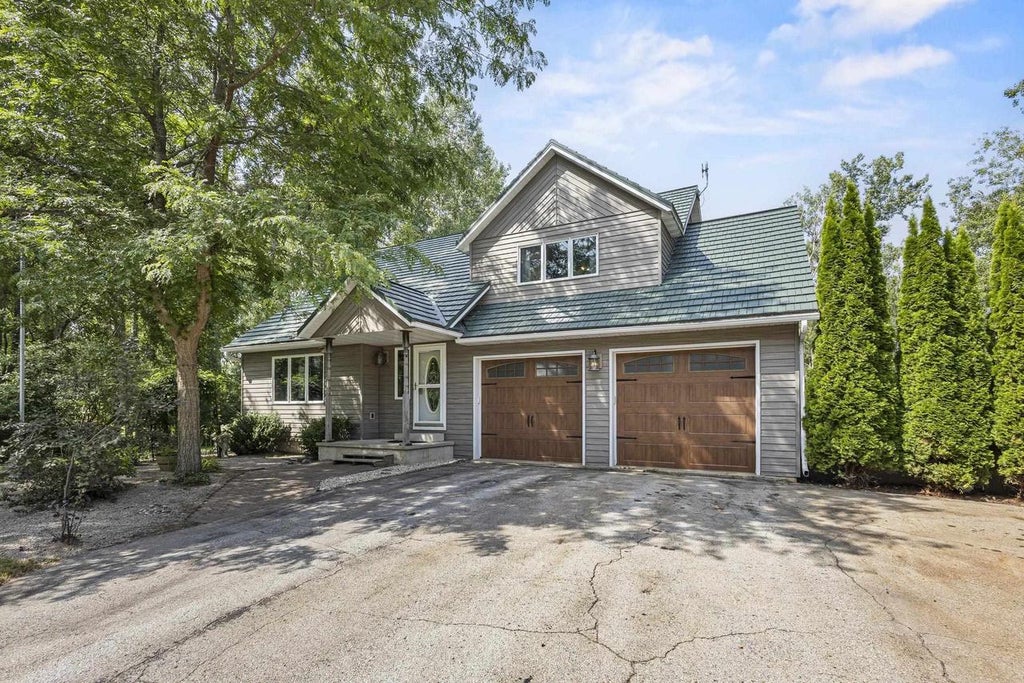 Photo of 3007 Longview LANE, Suamico, WI 54173 (MLS # 50331588)