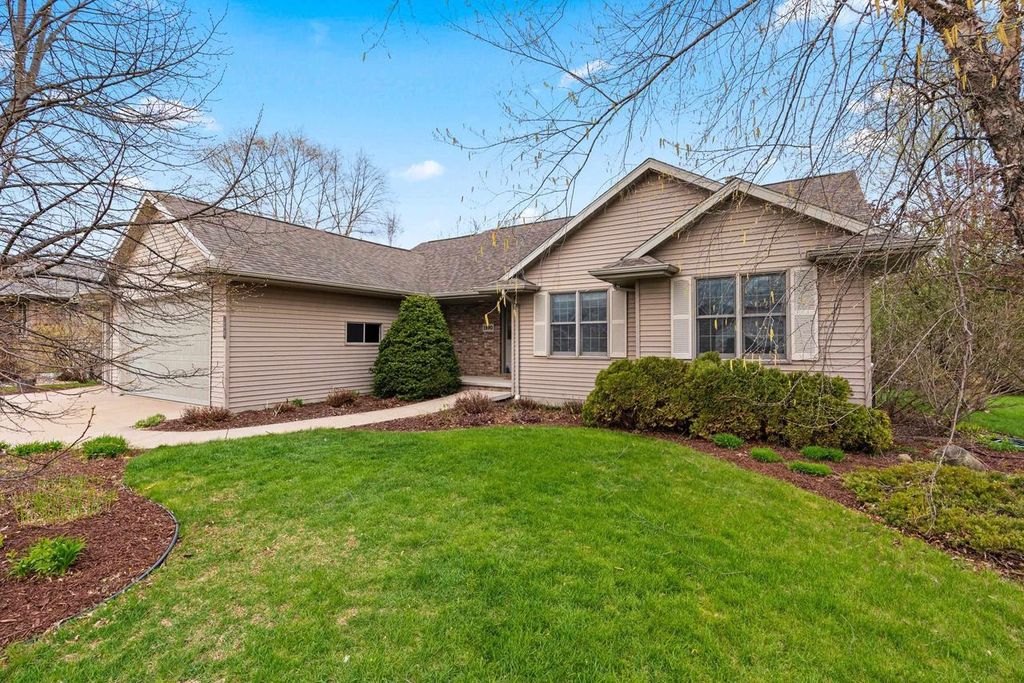 Photo of 1890 White Wolf LANE, Kaukauna, WI 54130 (MLS # 50324473)