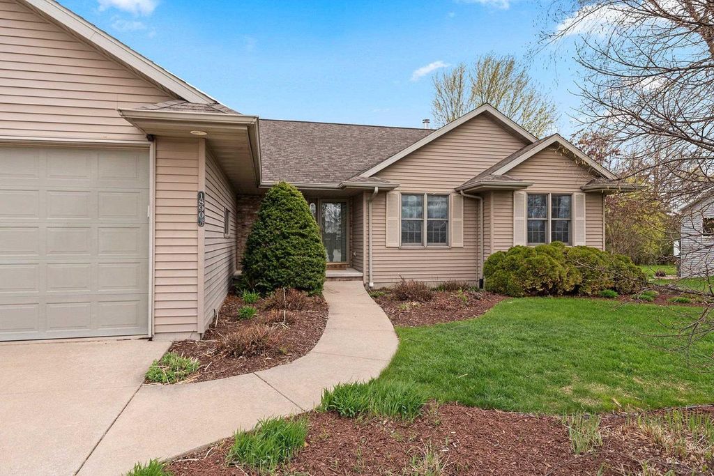 Photo of 1890 White Wolf LANE, Kaukauna, WI 54130 (MLS # 50324473)