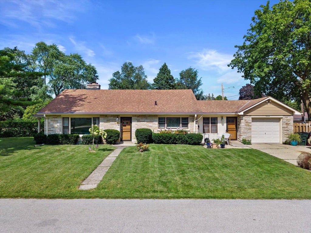 Photo of 5644 N Paradise LANE, Glendale, WI 53209 (MLS # 1978712)