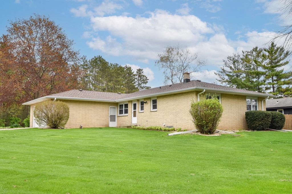 Photo of 2789 Hillcrest DRIVE, Hartford, WI 53027 (MLS # 1960472)