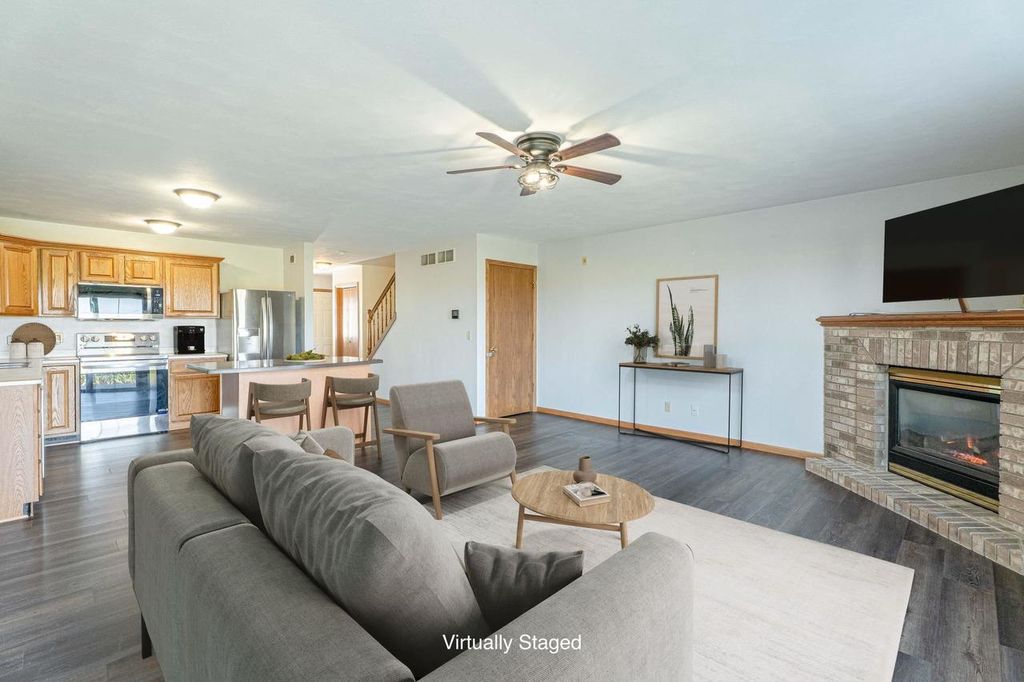 Photo of 2367 EFFINGHAM WAY, Sun Prairie, WI 53590 (MLS # 2006080)