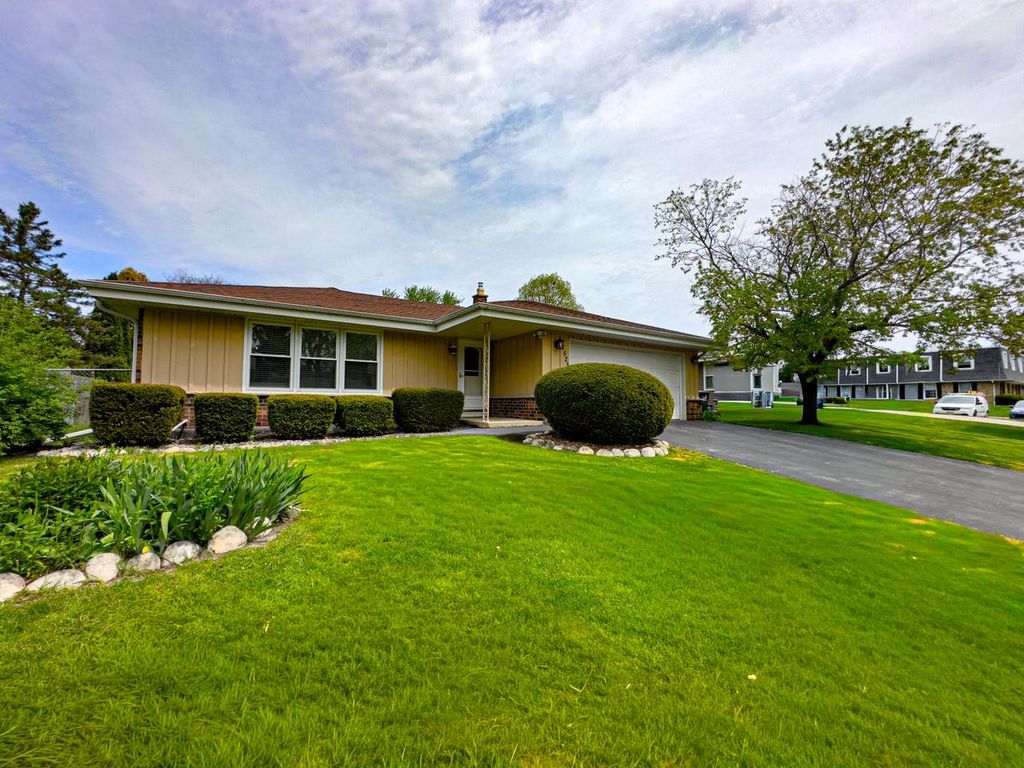 Photo of 1523 David LANE, Waukesha, WI 53189 (MLS # 1958844)