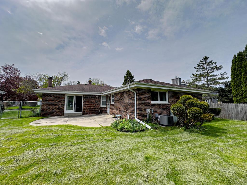 Photo of 1523 David LANE, Waukesha, WI 53189 (MLS # 1958844)