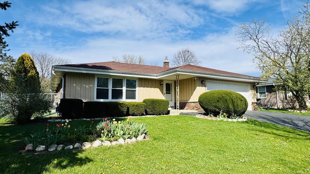 Photo of 1523 David LANE, Waukesha, WI 53189 (MLS # 1958844)