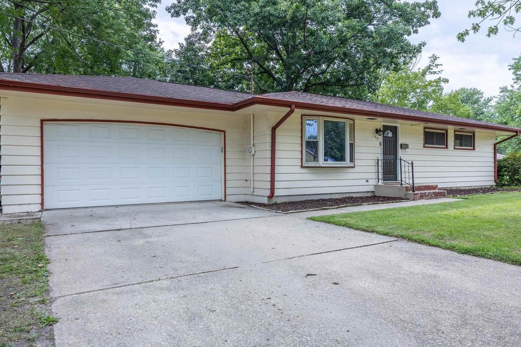 Photo of 1634 S Arch STREET, Janesville, WI 53546 (MLS # 2029905)