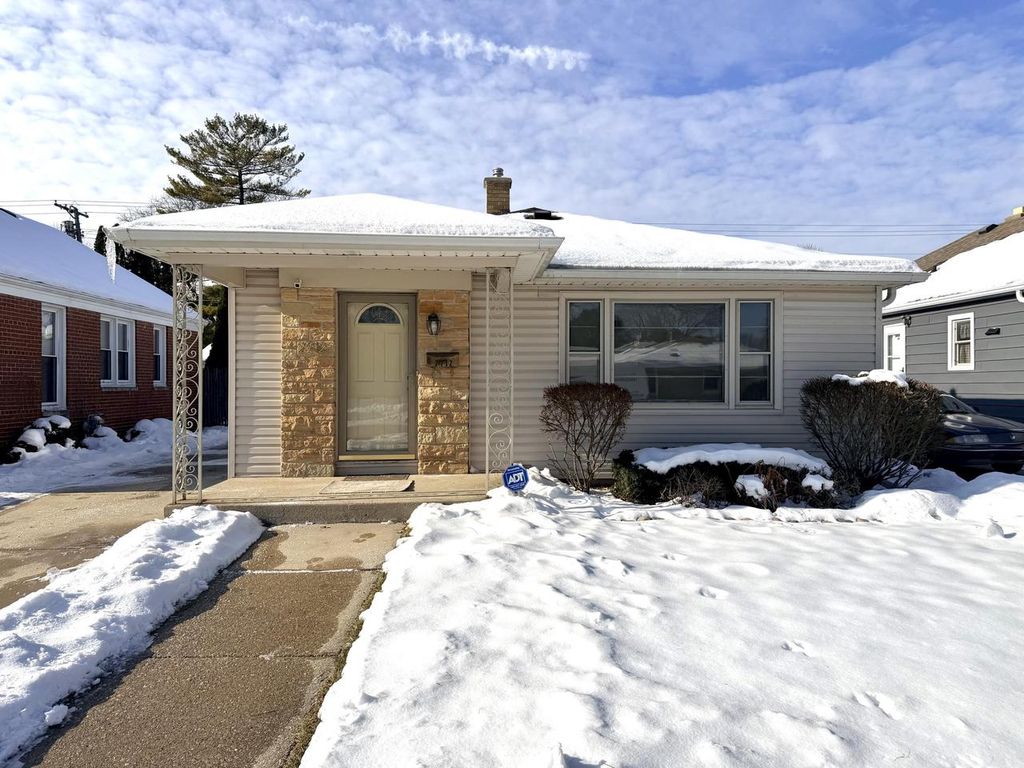 Photo of 2712 Erie STREET, Racine, WI 53402 (MLS # 1945114)