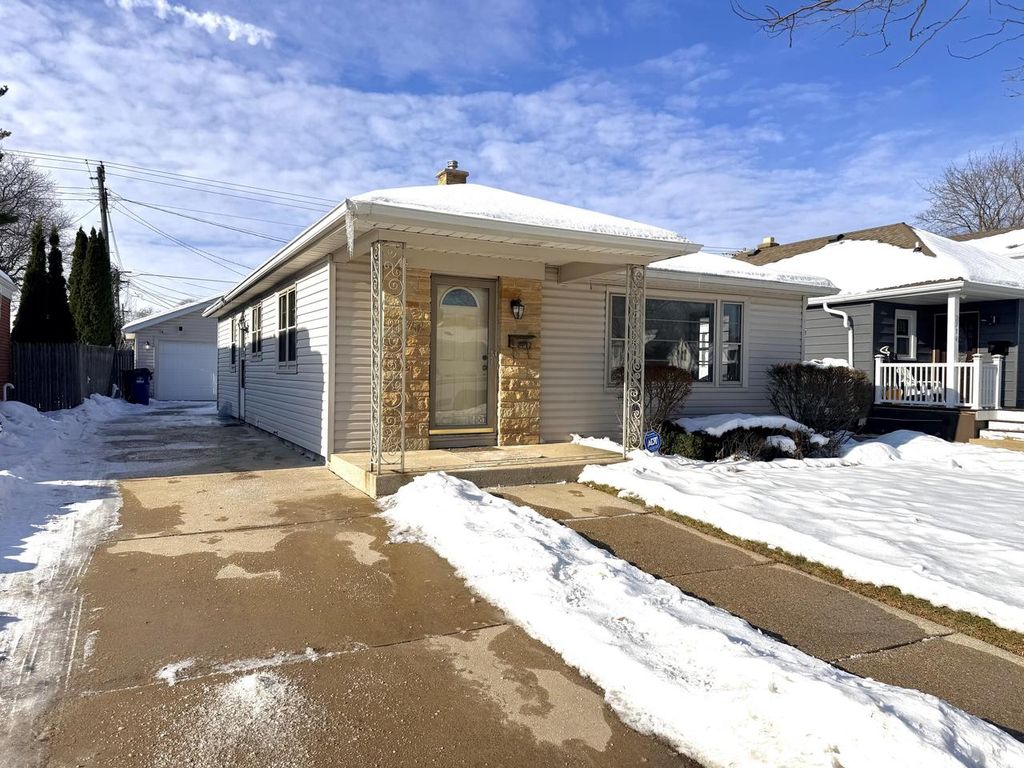 Photo of 2712 Erie STREET, Racine, WI 53402 (MLS # 1945114)