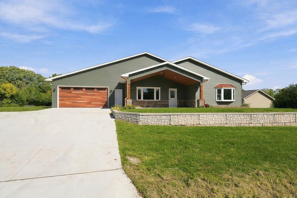 Photo of 661 E River DRIVE, Omro, WI 54963 (MLS # 50333155)