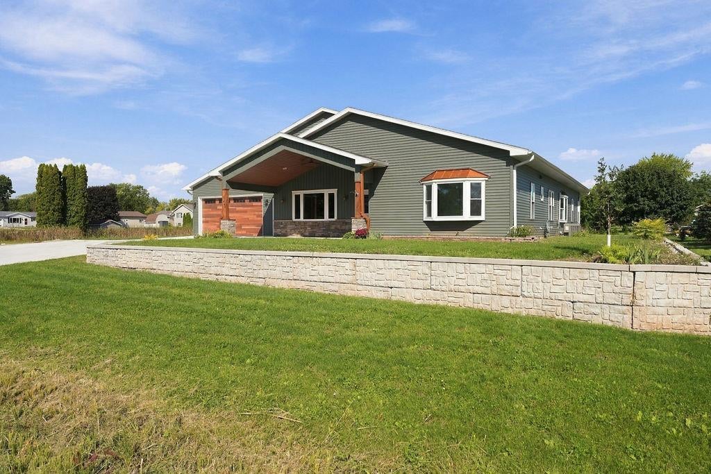 Photo of 661 E River DRIVE, Omro, WI 54963 (MLS # 50333155)